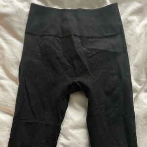 Lululemon black tights 25”